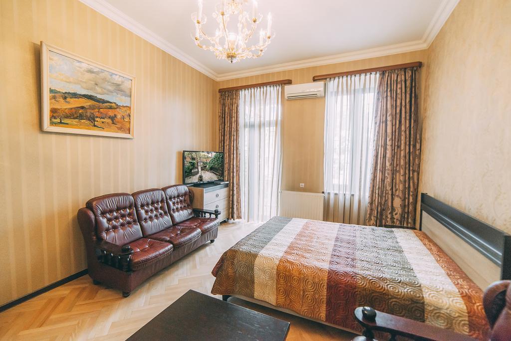 Walk Everywhere! Tiflis Exterior foto